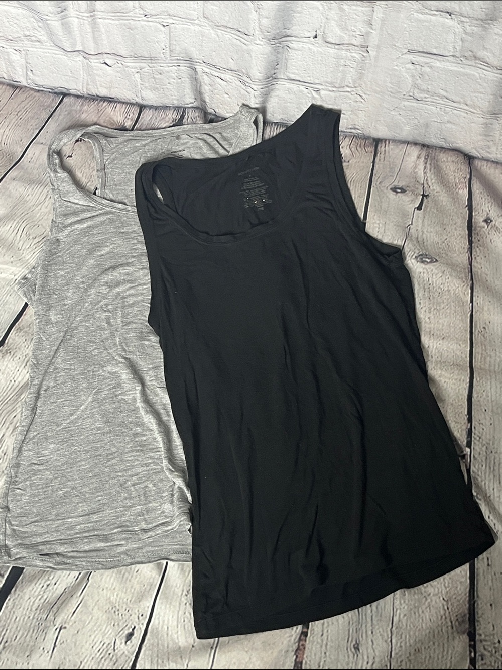 Nordstrom Women's Two-Pack Tank Tops in Black & Gray